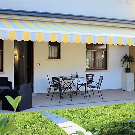 Διαμέρισμα Ground-floor Flat With Pool *