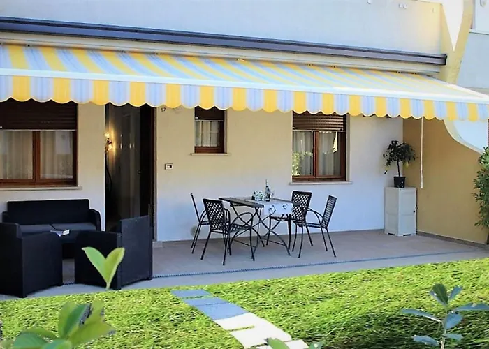 Διαμέρισμα Ground-floor Flat With Pool *