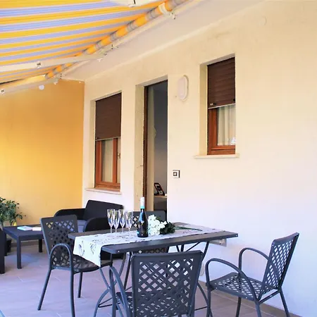 Ground-floor Flat With Pool Διαμέρισμα *